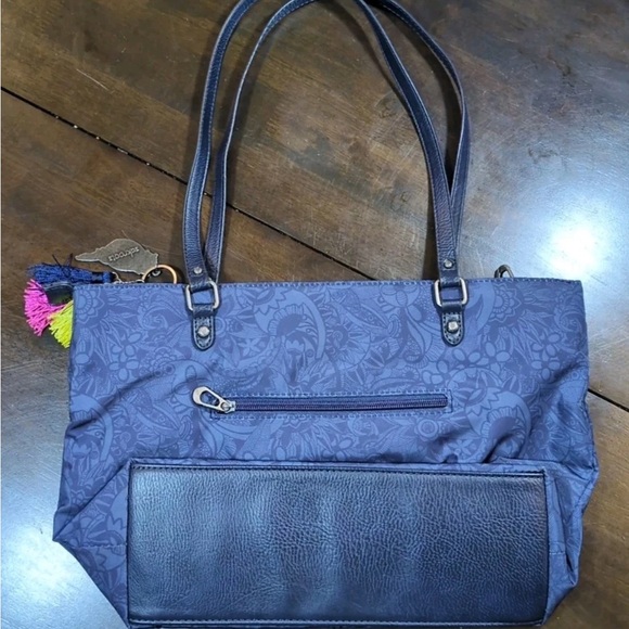 Sakroots, Navy Lightweight Zip Handbag w/ Attached Key Chain AND Wristlet Fresh - Picture 2 of 3